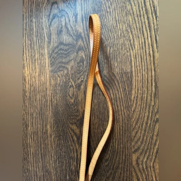 Louis Vuitton Vintage Danube with newer LV strap - Picture 16 of 16